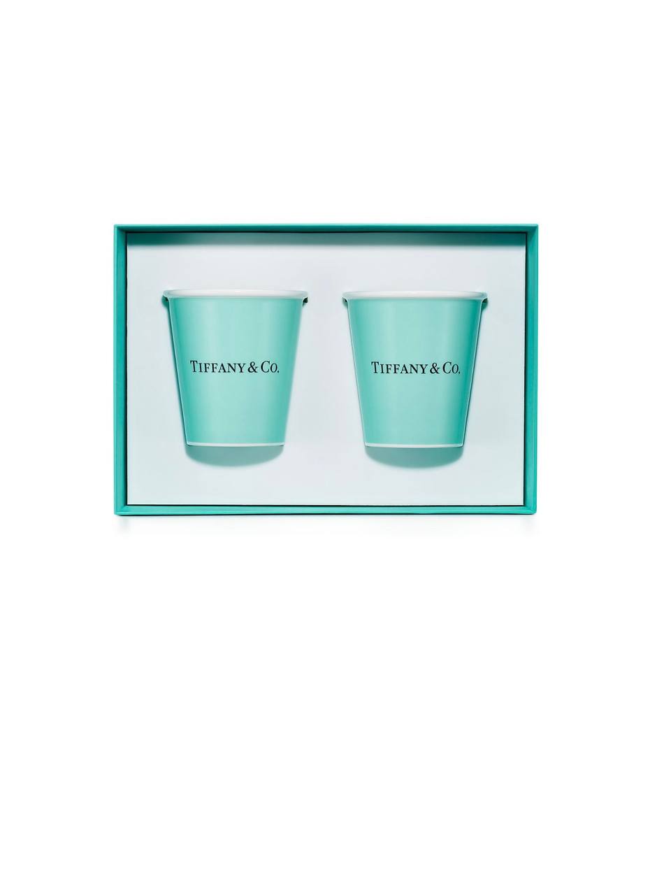 Изделия Tiffany, которые могу выкупить для вас:&lt;br&gt;
&lt;br&gt;
Браслет из серебра - 40 т.р&lt;br&gt;
Обручальные кольца из желтого золота 750 пробы - 95 т.р.&lt;br&gt;
Золотое кольцо Love - 85 т.р. &lt;br&gt;
Серьги золотые love - 130 т.р. &lt;br&gt;
Цепь с подвеской из серебра - 80 т.р.&lt;br&gt;
Кошелек для банк.карт из кожи - 50 т.р.&lt;br&gt;
Кружки 2 шт - 25 т.р.&lt;br&gt;
Серьги из серебра love - 65 т.р.&lt;br&gt;
Браслет из нити с розовым золотом smile - 65 т.р. &lt;br&gt;
&lt;br&gt;
Полный ассортимент изделий можно посмотреть на сайте. &lt;br&gt;
&lt;br&gt;
*Цены рассчитаны по курсу доллара 106,5 руб. С учетом выкупа и доставки в РФ. На момент покупки цена может меняться в зависимости от курса. title=