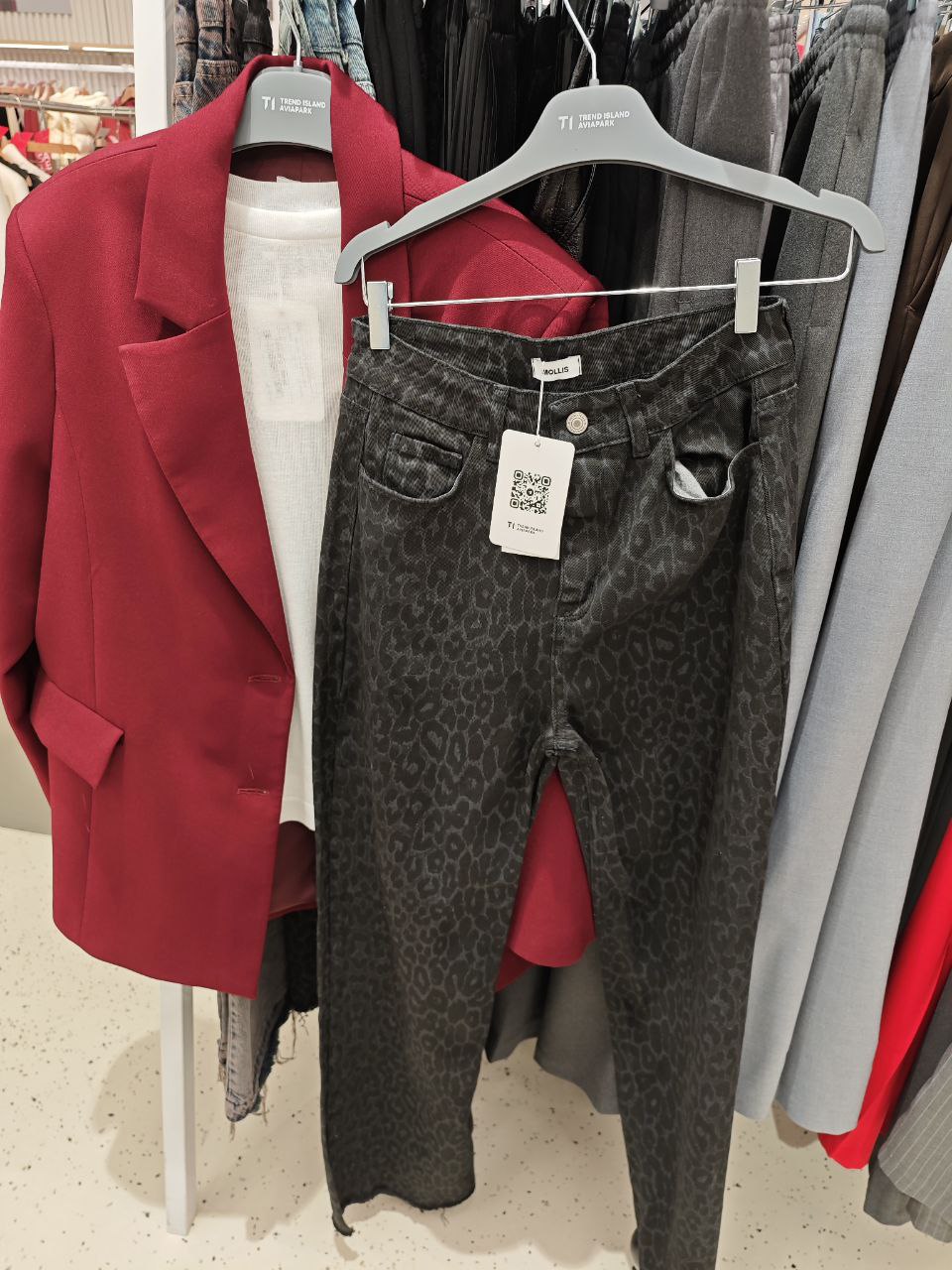 Зову вас на шопинг со стилистом🛍&lt;br&gt;
&lt;br&gt;
Когда: май 2025 &lt;br&gt;
Зачем: собрать капсулу на весну-лето🎈&lt;br&gt;
Где: в уютных vip примерочных, за 3 часа соберу вас к важному мероприятию, на работу, в отпуск🎏&lt;br&gt;
Бюджет на шопинг: рекомендую от 60 тыс.руб.&lt;br&gt;
Для записи на шопинг - пишите в Директ @dayana_stylist 😉 title=