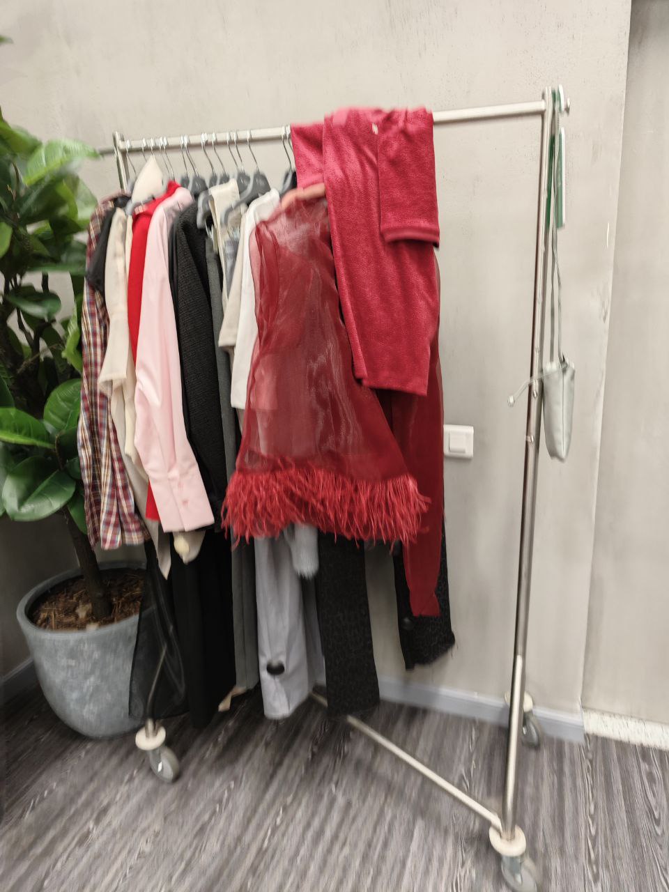 Зову вас на шопинг со стилистом🛍&lt;br&gt;
&lt;br&gt;
Когда: май 2025 &lt;br&gt;
Зачем: собрать капсулу на весну-лето🎈&lt;br&gt;
Где: в уютных vip примерочных, за 3 часа соберу вас к важному мероприятию, на работу, в отпуск🎏&lt;br&gt;
Бюджет на шопинг: рекомендую от 60 тыс.руб.&lt;br&gt;
Для записи на шопинг - пишите в Директ @dayana_stylist 😉 title=
