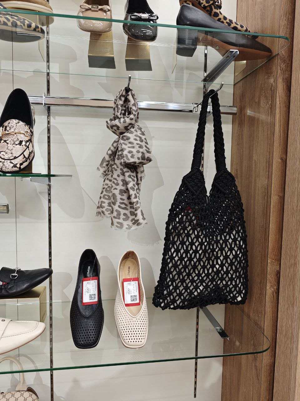 Актуальные сумки👜&lt;br&gt;
&lt;br&gt;
Сумки-багеты - вдохновлены сумками Miu Miu. Несомненный плюс - вместительность👍и бутылка воды, и зонт, много что влезает😅&lt;br&gt;
&lt;br&gt;
Ссылка на чёрную здесь (фото 1), молочную чуть поменьше здесь (фото 3).&lt;br&gt;
&lt;br&gt;
Сумка-хобо - фото 5, также плюс во вместимости👍&lt;br&gt;
&lt;br&gt;
Сумка-сэтчел вдохновлённая Hermes, фото 4. Смотрится благородно, под летний гардероб - идеально. Открыть ее целая процессия - там есть замочек, как будто несешь сумку-сейф😎а внутри все кожа. &lt;br&gt;
&lt;br&gt;
Сумка-плетенка для курортного настроения, фото 2. Внутри есть мешочек чтобы ни одно солнцезащитное средство не выпало🔥&lt;br&gt;
&lt;br&gt;
Пользуйтесь моим промокодом:&lt;br&gt;
DAYANA5, даст скидку 5% на сумму от 4999 р. title=