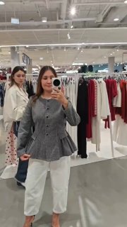 &quot;Она перестала прятать свою силу.&lt;br&gt;
Она прошла ожидания, рамки &quot;идеальной&quot;, но нашла себя в разрушении старых правил. Она не боится ни своей тени, ни своей яркости...&lt;br&gt;
&lt;br&gt;
Женственность - как оружие, а не слабость&quot;&lt;br&gt;
&lt;br&gt;
Такова концепция новой коллекции бренда Pudra. &lt;br&gt;
&lt;br&gt;
Понравился очень жакет из джинсы в серый леопард с пуговицами-сердечками. На мне размер М. Такое сочетание отпадное🔥 к нему же идут брюки джинсы, если носить комплектом. &lt;br&gt;
&lt;br&gt;
В Москве бренд представлен в Trend island.&lt;br&gt;
За скидкой в 15% обращайтесь ко мне в ЛС title=