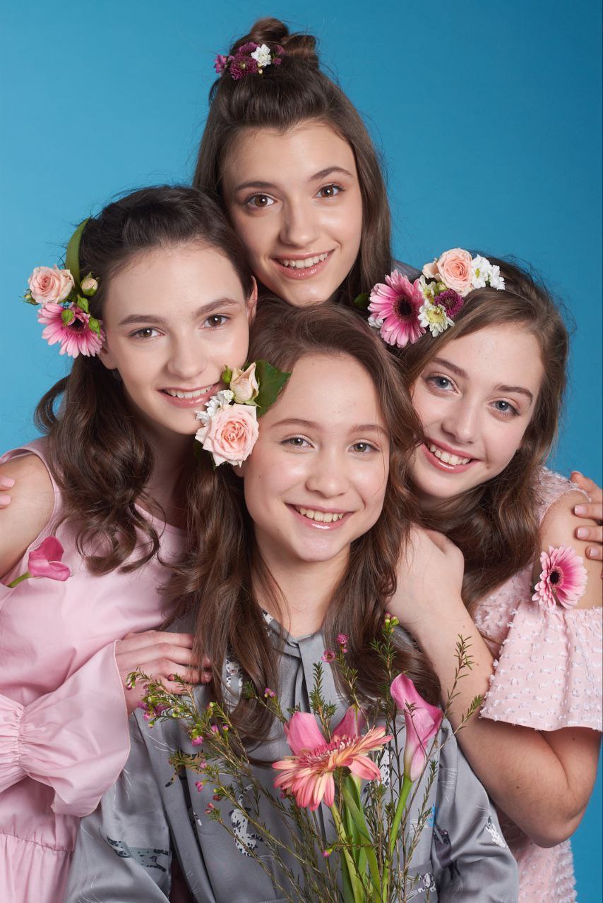 Моя стилизация платьев Dreams от Алёны Ахмадуллиной - год 2019🤩&lt;br&gt;
&lt;br&gt;
Это был фотодень для юных моделей🌺&lt;br&gt;
В сказочной стилистике бренда🐇&lt;br&gt;
&lt;br&gt;
Люблю работать не только со взрослыми, но и с детьми, подростками🤍 title=